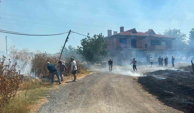 Lüleburgaz'da otluk alan ve anız yangını söndürüldü