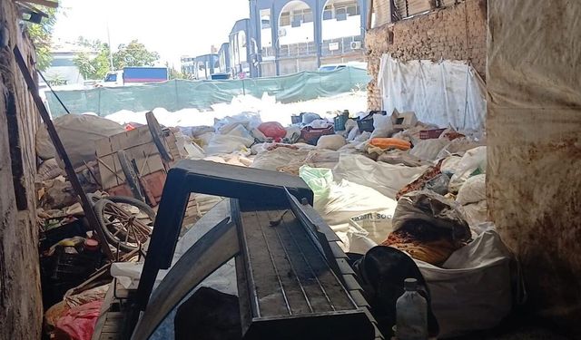 Malatya'da halk sağlığını tehdit eden ruhsatsız kayısı deposuna mühür