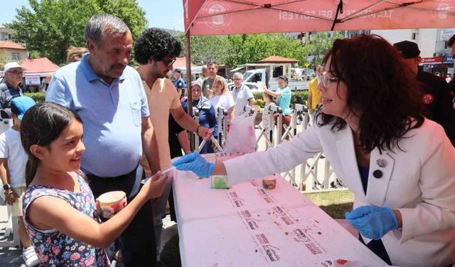 Menteşe Belediyesi'nden vatandaşlara aşure ikramı