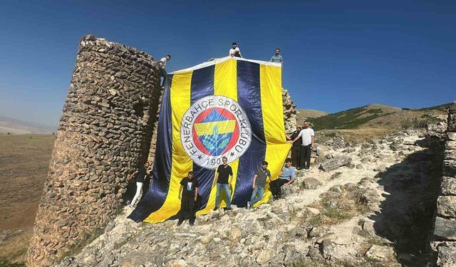 Muş'ta Dünya Fenerbahçeliler Günü Haspet Kalesi'nde kutlandı
