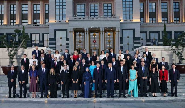 NATO liderleri Külliye'de aile fotoğrafında buluştu