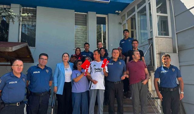 Otizmli çocuklardan duyarlı başkomisere teşekkür