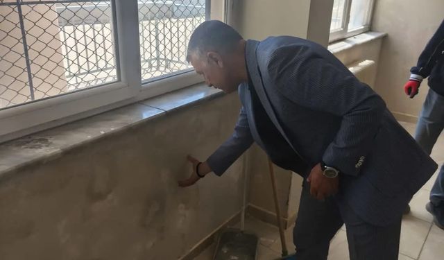 Patnos'ta tatille birlikte okullarda tadilat çalışması başladı