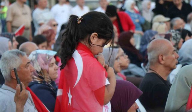 Sakaryalılar, hain darbe girişiminin 10. yılında yeniden tek yürek oldu