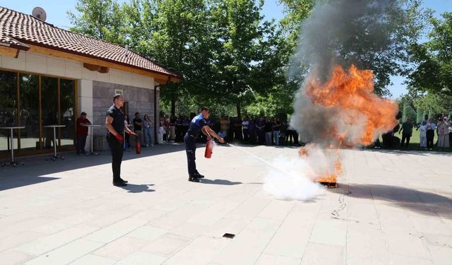 Selçuklu Belediyesi personeline uygulamalı yangın eğitimi verildi