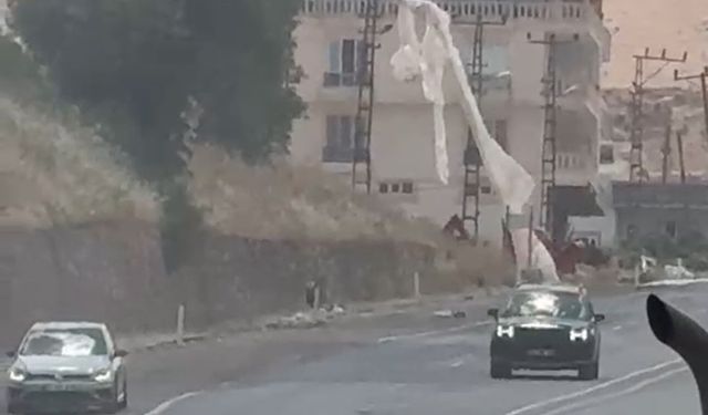 Siirt'te elektrik direğinde çıkan yangın paniğe neden oldu
