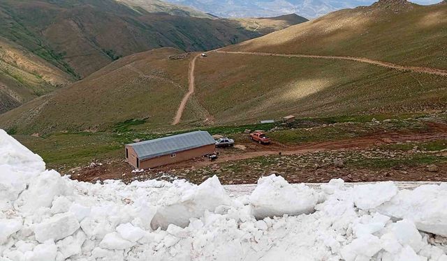 Sivas'ta temmuz ayında karla mücadele çalışmaları sürüyor