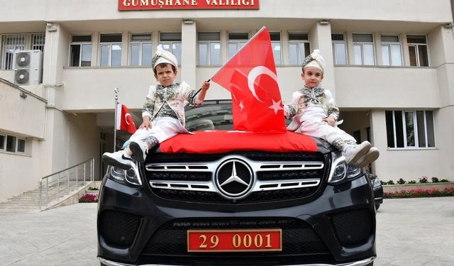 Sünnet çocukları valinin makam aracıyla şehir turu attı