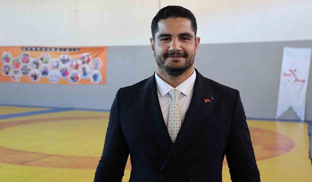 Taha Akgül'den Sivas'taki TOHM'a tam not