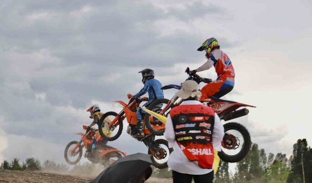 Türkiye sınırları içindeki en yüksek rakımlı enduro yarışı Ağrı'da start aldı