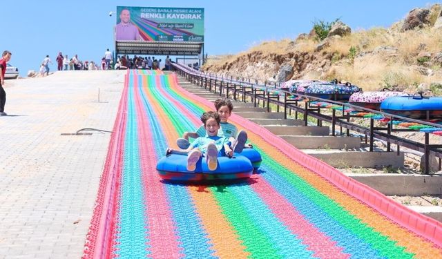 Türkiye'nin en uzun renkli kaydırağı Niğde'de hizmete girdi