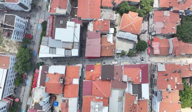 Uşak'ta Kurtuluş ve Yeşil Karaağaç mahallelerinde zemin taşları yenileniyor