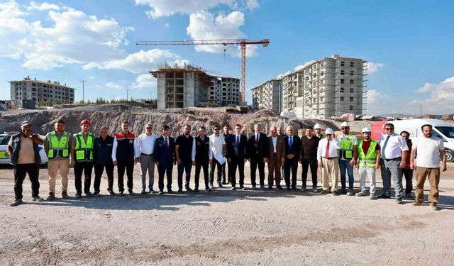 Vali Karakaya, Ahlat'taki Ahıskalı Türkleri TOKİ konutlarını inceledi