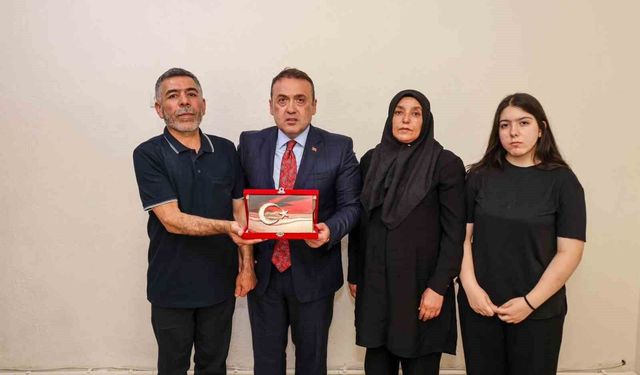 Vali Sözer, şehit Abdurrahman Hilal'in ailesini ziyaret etti