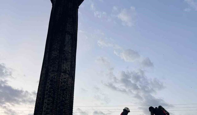 Van'da camide yangın