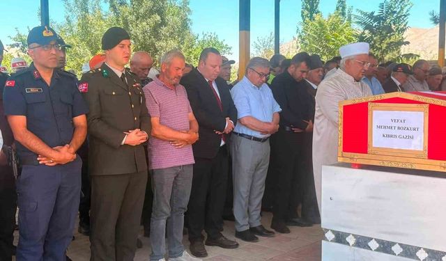 Vefat eden Kıbrıs gazisi toprağa verildi
