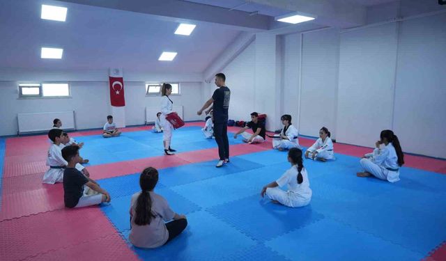 Yaz Spor Okulları'nda taekwondoya yoğun ilgi