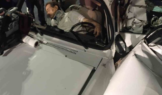 Yeni Zigana Tüneli'nde tır otomobile arkadan çarptı: 1ölü, 2 yaralı