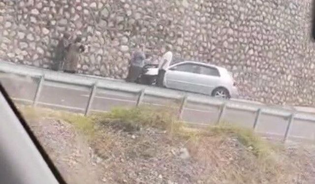 Zonguldak'ta bariyere çarpan otomobildeki yolcu yaralandı