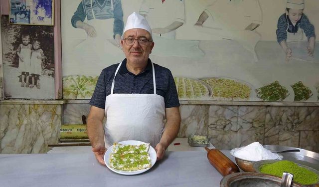5 yaşında başladı, 63 yıldır katmer açıyor