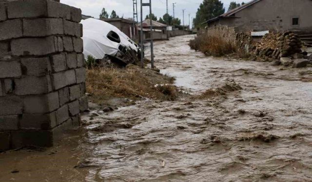 Ağrı'da sağanak sonrası sel meydana geldi