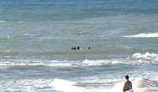 Akıntıya kapılan bir kişi ekiplerin hızlı müdahalesiyle kurtarıldı