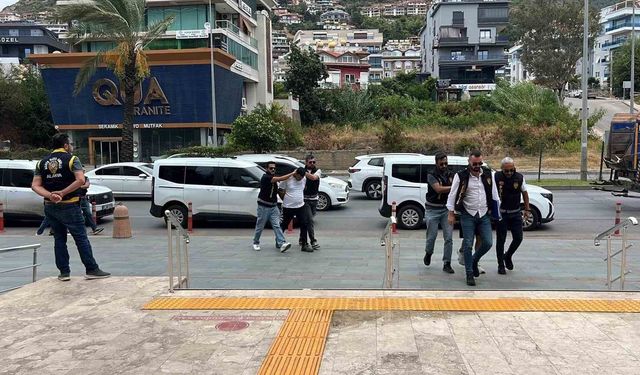 Alanya'da 400 bin liralık döviz bürosu soygununda 3 şüpheli tutuklandı