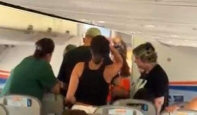 Antalya Havalimanı'nda yolcular uçakta saatlerce bekledi, bagaj krizi yaşadı