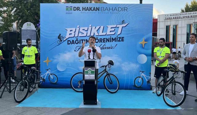Bahçelievler'de 100 çocuğa bisiklet dağıtım töreni