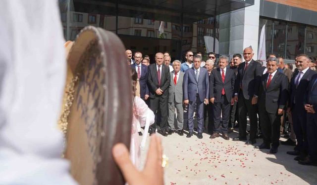 Bakan Ersoy: 'Kütüphaneler artık yalnızca kitap okunan yerler değil araştırmanın, üretimin, inovasyonun ve kültürel gelişimin merkezi haline geldi'
