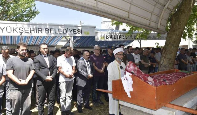 Balıkesir'de kazada hayatını kaybeden çocuk son yolculuğuna uğurlandı