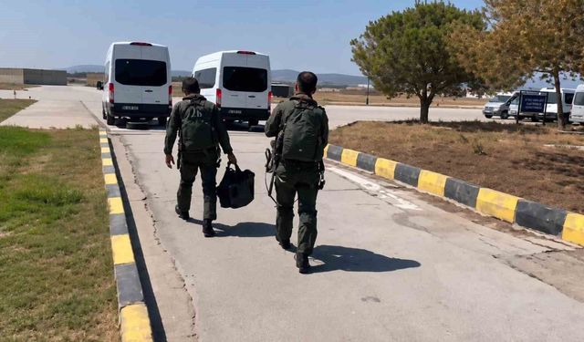 Bandırma'dan kalkan savaş uçakları Karadeniz semalarında eğitim uçuşu yaptı