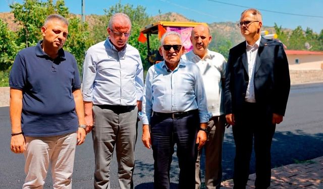 Başkan Büyükkılıç, Sazyolu caddesindeki sıcak asfalt çalışmalarını inceledi