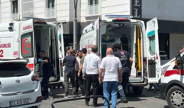 Batman'da motosiklet ile iki otomobil çarpıştı: 2 yaralı
