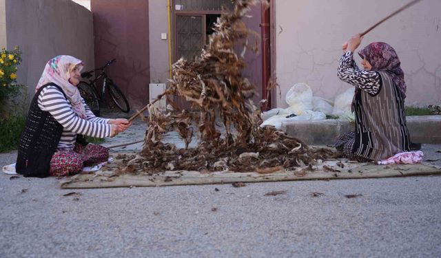 Bayburt'ta kadınların geleneksel yün mesaisi