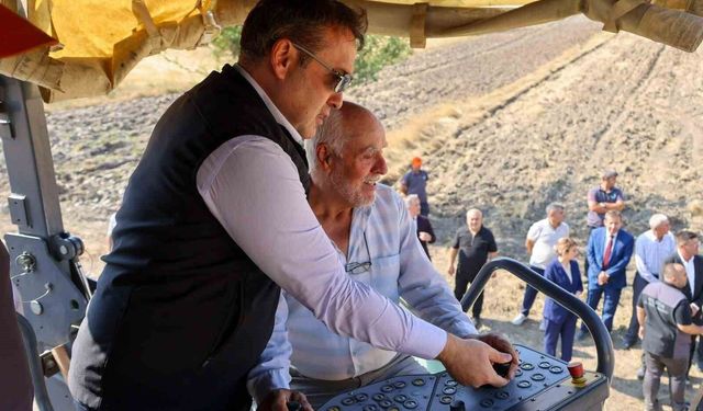 Bilecik'te Göynücek-Düzağaç-Dombayçayır Grup Köy Yolu'na sıcak asfalt atıldı