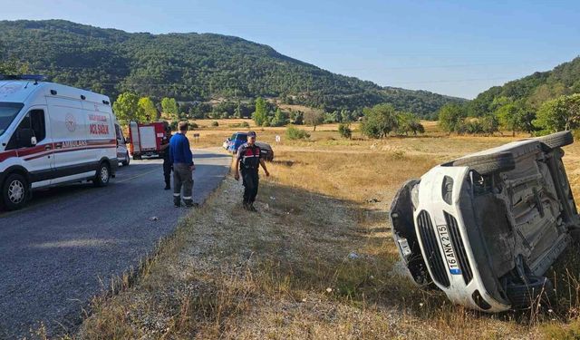 Bilecik'te otomobil yan yattı: 5 kişi yaralandı