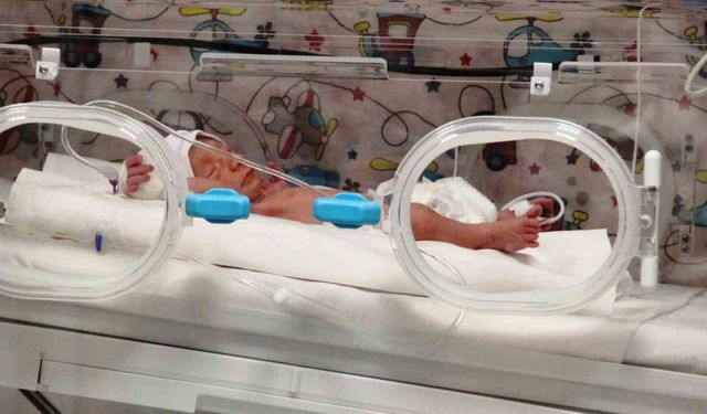 Böcek ilacından zehirlendiği iddia edilen Y.T'nin Mehmet Akif Ersoy Devlet Hastanesi'nde ilk dünyaya gelen bebek olduğu ortaya çıktı