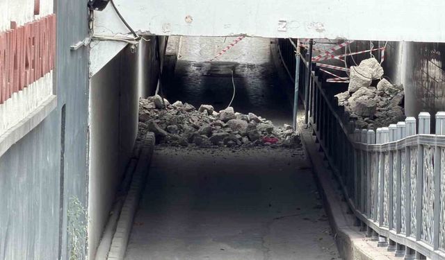 Bolu'da alt geçidin tavanı çöktü: Yol ulaşıma kapandı