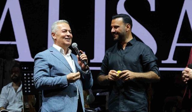 Buharkentliler Alişan'ı 'fahri hemşehri' ilan etti