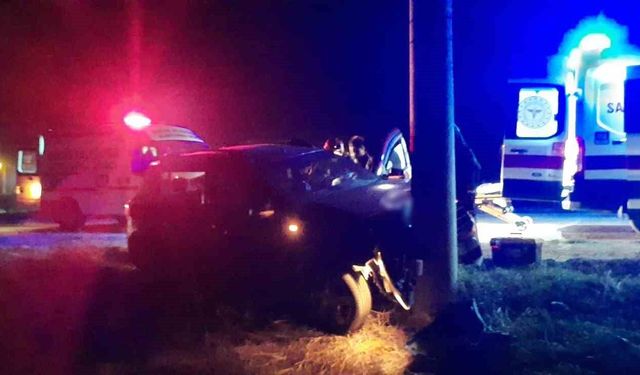 Burdur'da otomobil elektrik direğine çarptı: 1 yaralı
