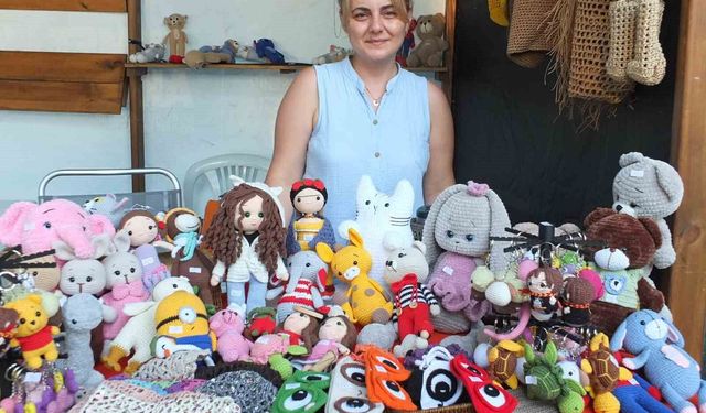 Burhaniye'de Dilek hanımın örgü bebekleri ilgi gördü