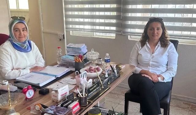 Burhaniye'de İlçe Sağlık Müdürü Akbey, kadın muhtarı ziyaret etti
