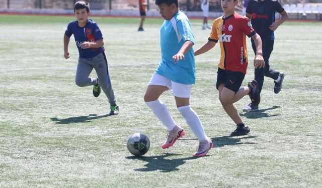 Camiler arası futbol turnuvasında ilk düdük çaldı