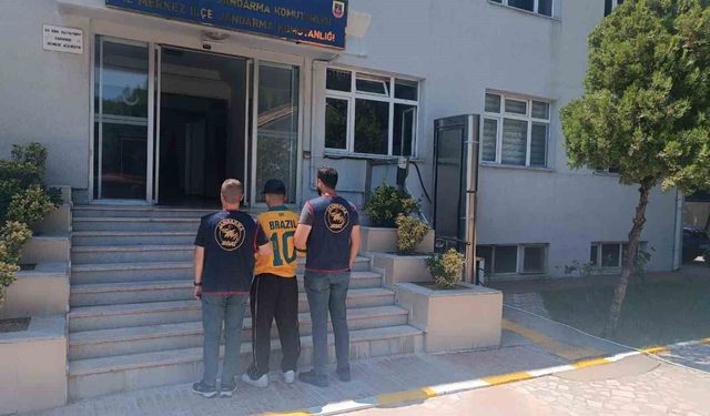 Çanakkale'de jandarma ekiplerince çeşitli suçlardan aranan 83 şüpheli yakalandı
