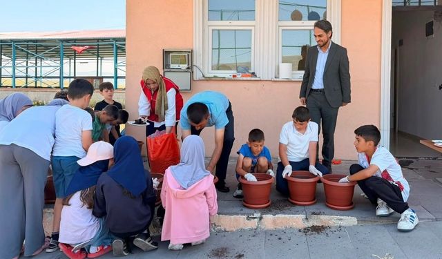 Çıldır'da 'Yeşeren eller' projesi hayata geçirildi