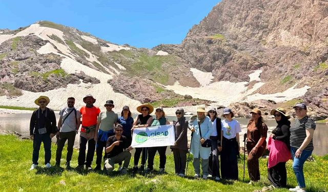 Cilo Sat Buzul Gölleri'nde doğa yürüyüşü