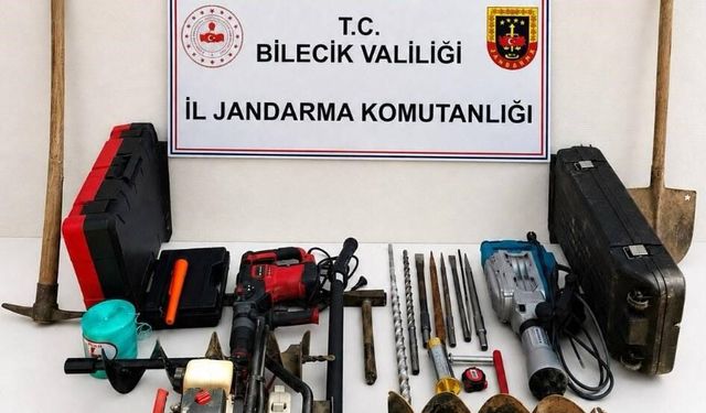 Darphane emeklisi ve 4 arkadaşı define ararken yakalandı