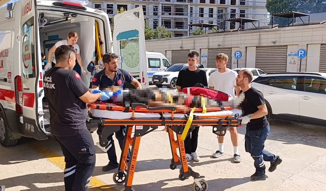 Devrilen traktörün altında kalan sürücü hayatını kaybetti