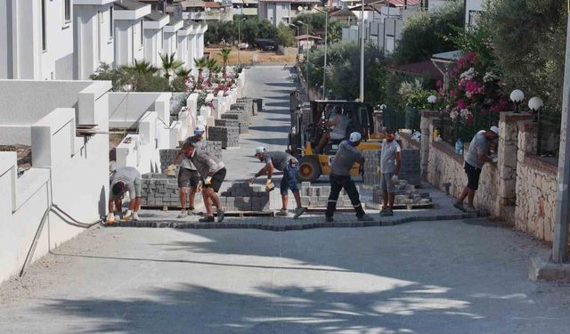 Didim Belediyesi Akbük'te parke taşı döşeme çalışmalarını sürdürüyor